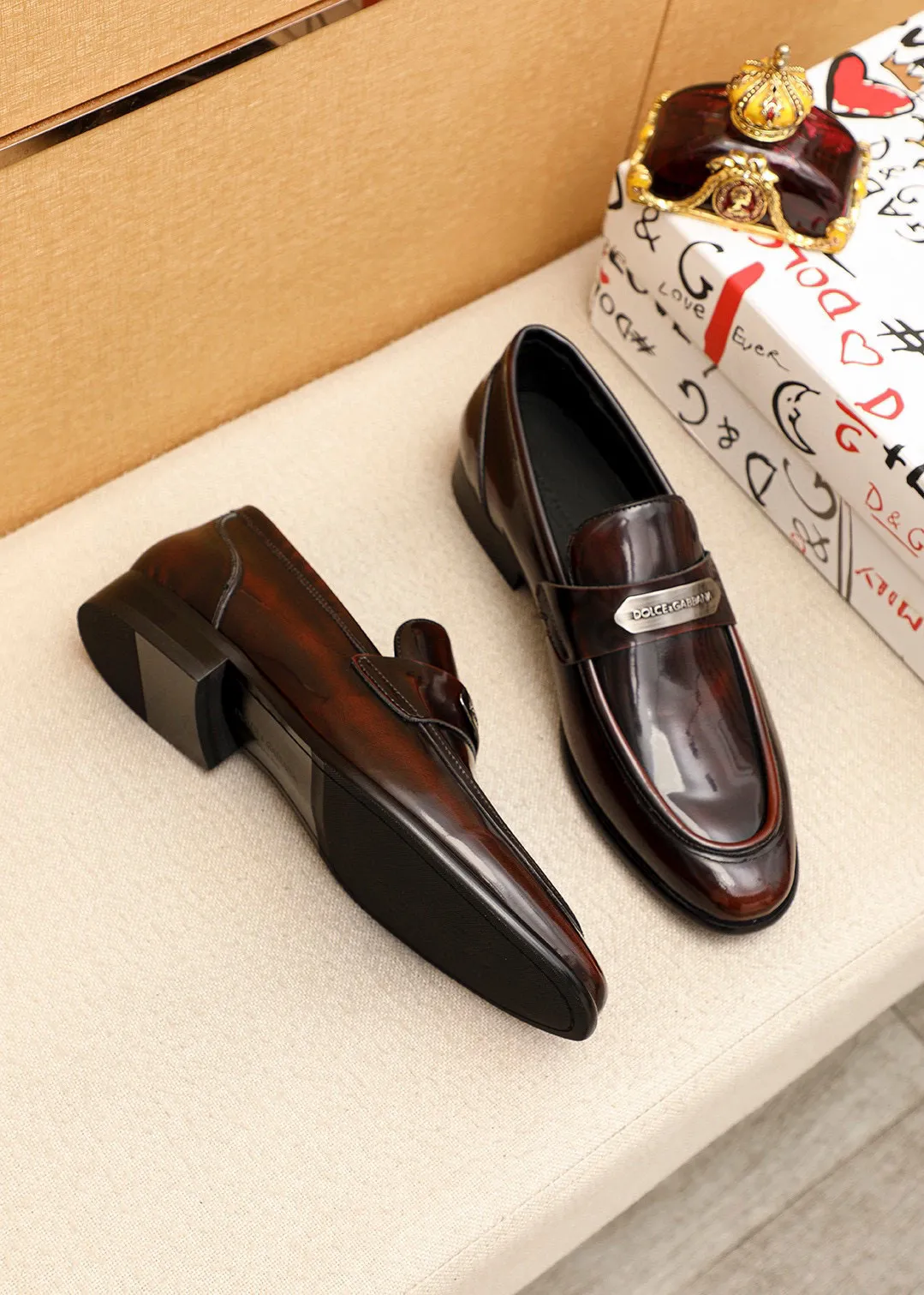 Men's clothing and shoes 💰460 💐DG top quality🔍🔍Men's new leather shoes🚹Sold simultaneously at counters⚠The uppers are imported open-edge beaded cowhide leather uppers from Italy, fully imported cowhide leather lining + classic hardware buckles, completely 1⃣️to 1⃣️reproduction🇮🇹💪💪, ⚠ Sole: The original sole is specially provided by the original factory. The exclusive movable molded sole is super comfortable. ⚠The original factory follows the order, 🔍🔍high quality, you can enter and exit the counter at will, welcome to compare⚠Size: 38-44 (45.46🉑️Customized)